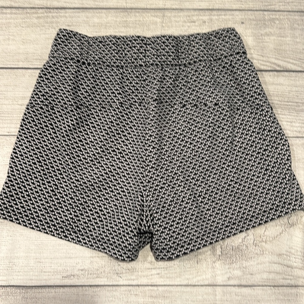 🍋Women’s Lululemon On The Fly Short 2.5” size 4 monochromatic black🍋 - Picture 9 of 16